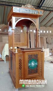 Mimbar Podium Khutbah Ukiran Kaligrafi Atap Kubah Masjid Agung Gunung Kidul