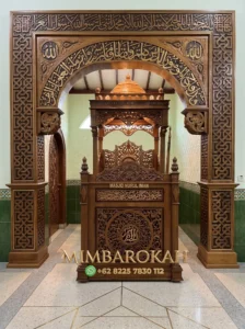 Desain Mimbar Jati Minimalis Ukuran Besar untuk Interior Masjid Agung
