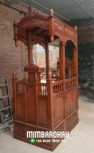 Mimbar Podium Khutbah Ukiran Kaligrafi Atap Kubah Masjid Agung Sragen