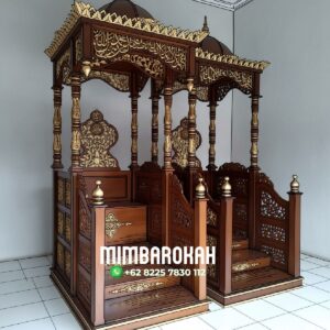 Mimbar Podium Khutbah Ukiran Kaligrafi Atap Kubah Masjid Agung Sampang